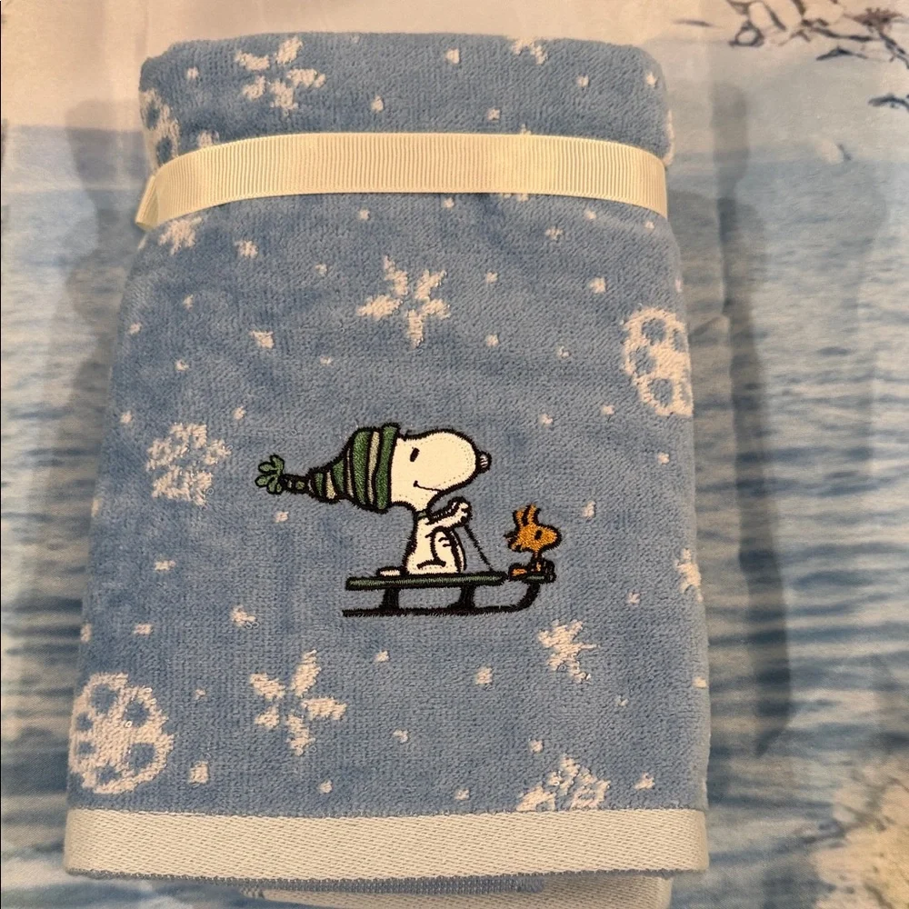 NWT Peanuts Snoopy Winter Scene Hand Towel Set of 2